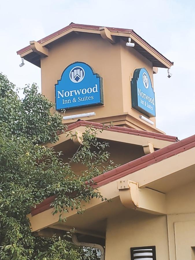 Norwood Inn & Suites Merrillville Exterior photo